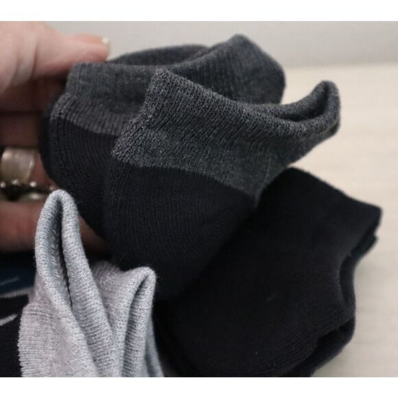 Old Navy 540911-01-1 Unisex Kids Sz M Black, Gray Go-Dry Ankle Socks, 7-Pack - Picture 5 of 7
